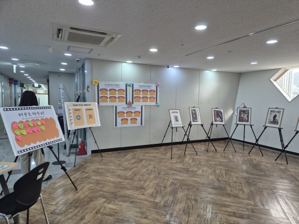 그림책 원화 전시전<영화의 얼굴 : 그 시절로 돌아가고픈 우리들의 청춘> 실시